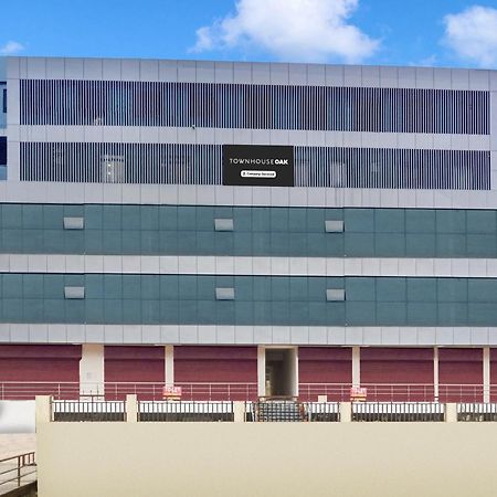 Townhouse Oak Sarusajai Stadium Dispur Exterior photo