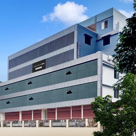 Townhouse Oak Sarusajai Stadium Dispur Exterior photo