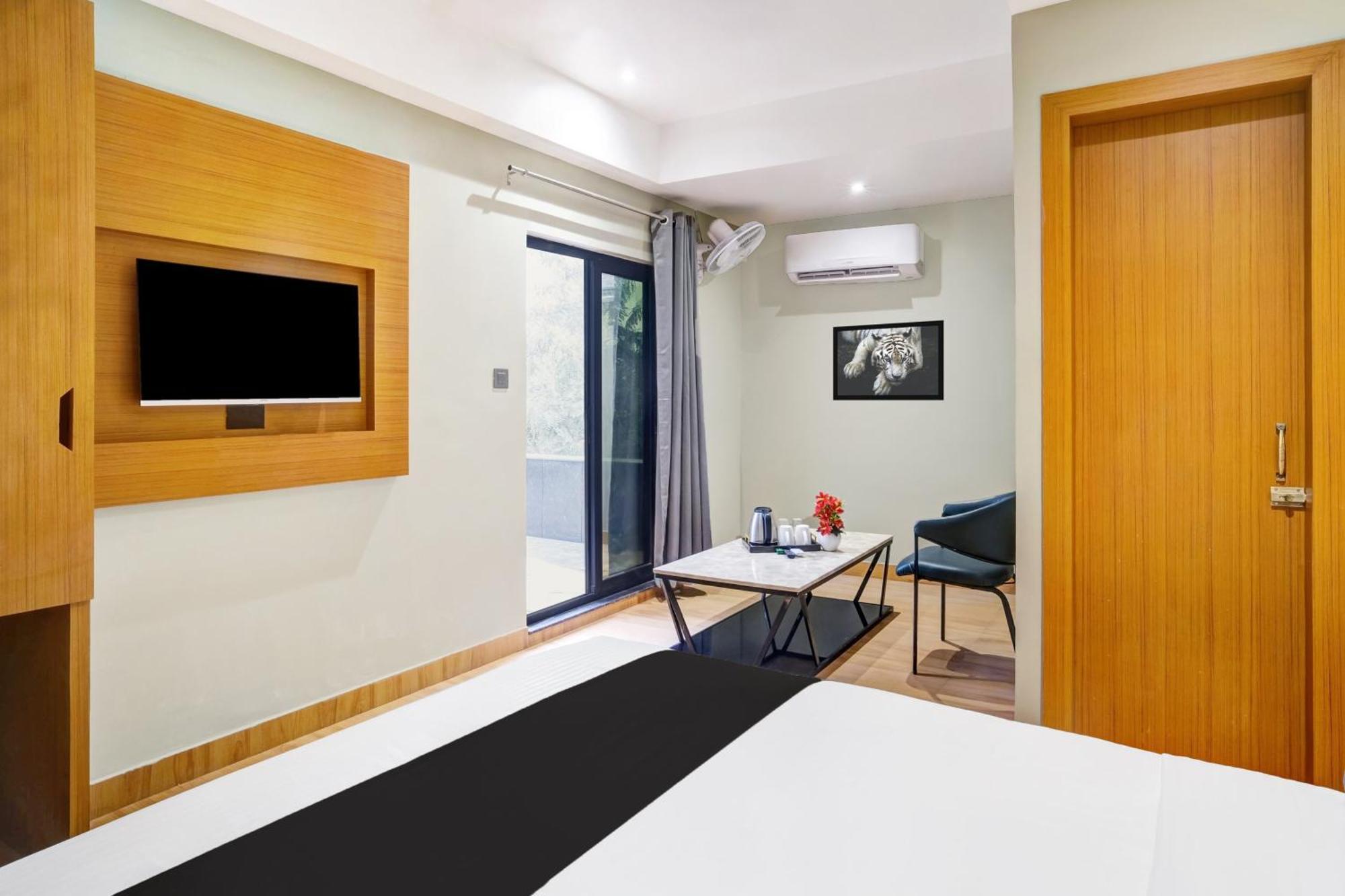 Townhouse Oak Sarusajai Stadium Dispur Exterior photo
